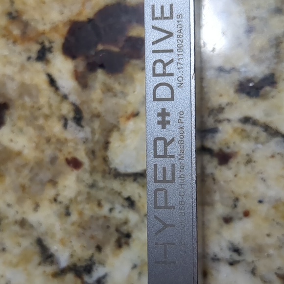 HyperDrive DUO 7in2 USBC-2 hub MacBook/pro - Picture 6 of 9